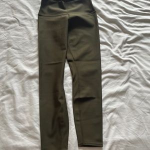 Alo Yoga 7/8 HIGH-WAIST AIRLIFT LEGGING - olive medium